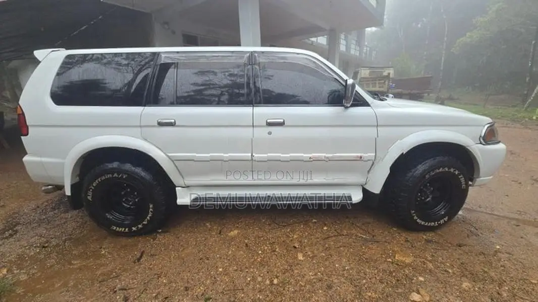 Mitsubishi Montero 2004
