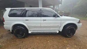 Mitsubishi Montero 2004