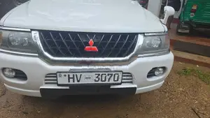 Mitsubishi Montero 2004