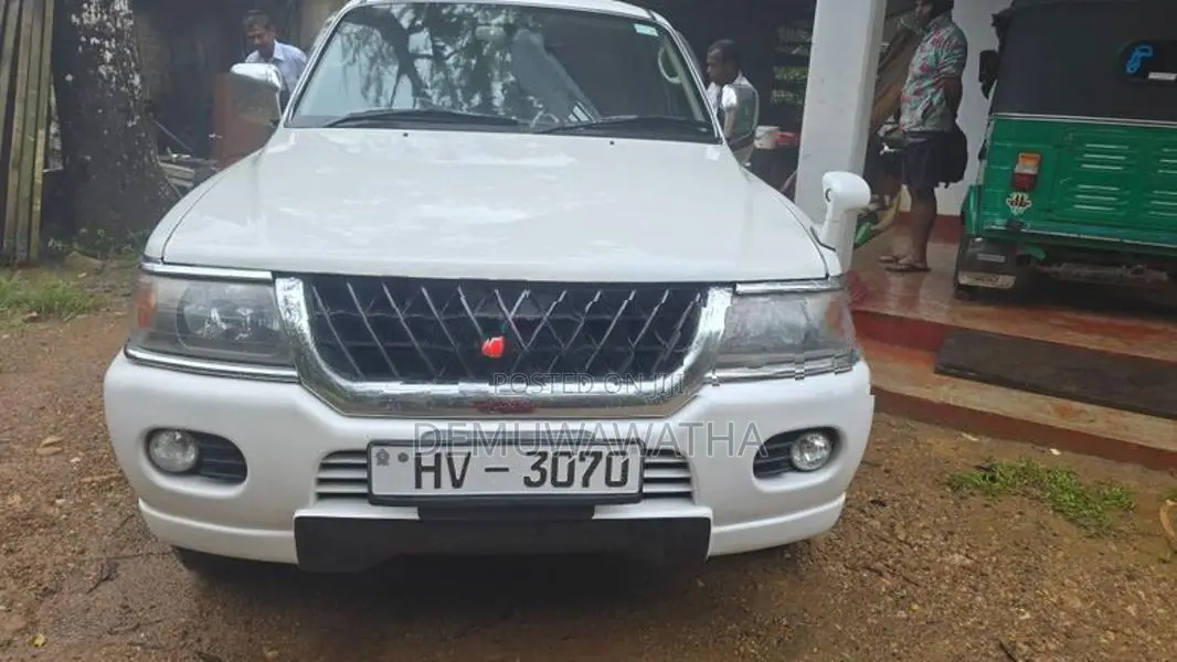Mitsubishi Montero 2004