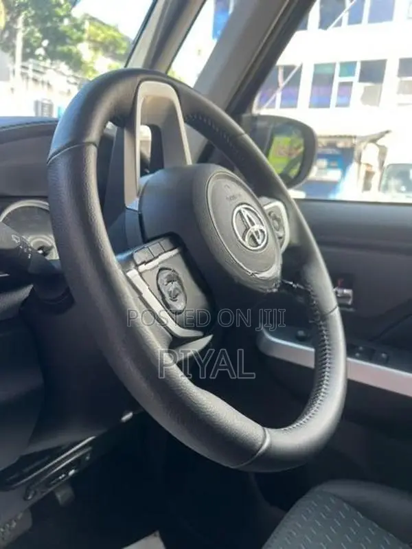 Toyota Roomy Custom G 2023