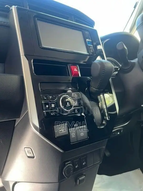 Toyota Roomy Custom G 2023