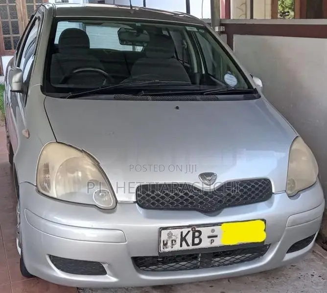 Toyota Vitz SCP 10 2002