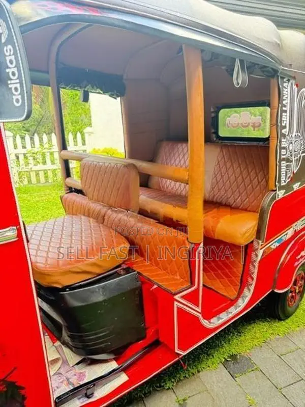 Bajaj RE Three Wheeler 2018