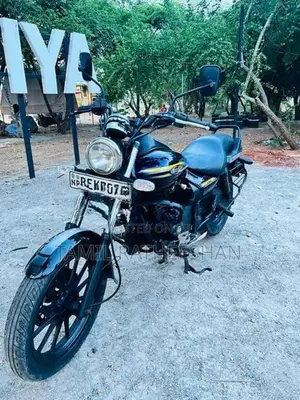 Bajaj Avenger Street 2016
