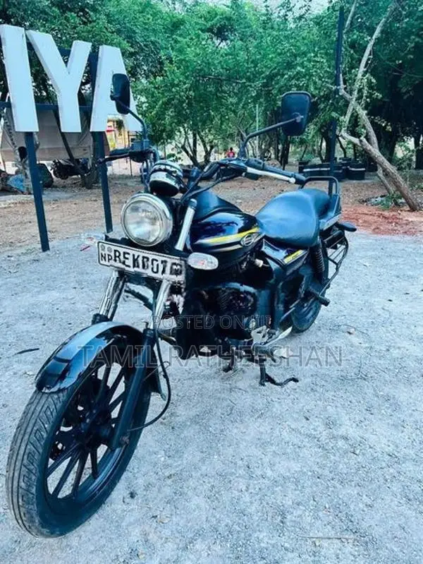 Bajaj Avenger Street 2016