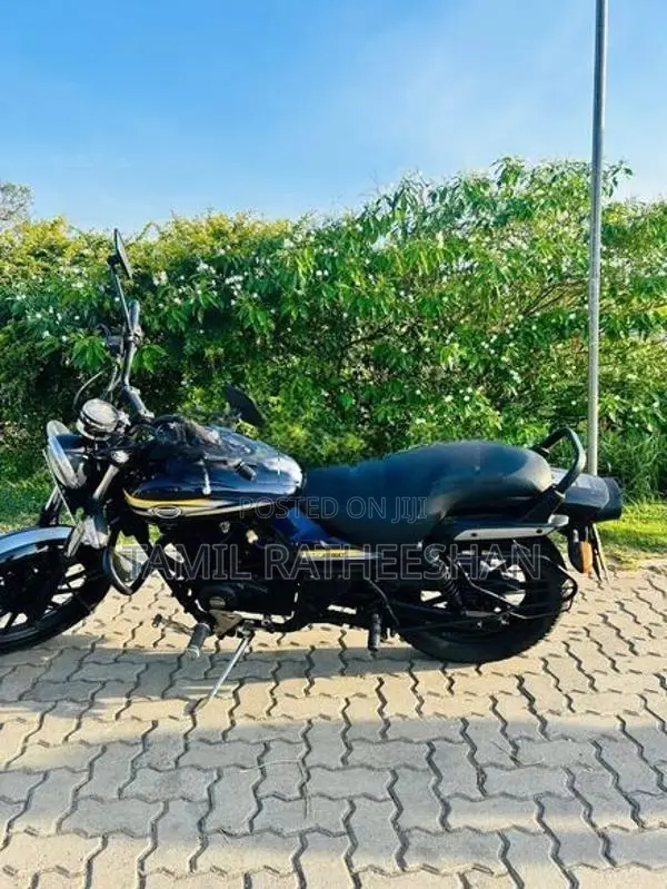 Bajaj Avenger Street 2016