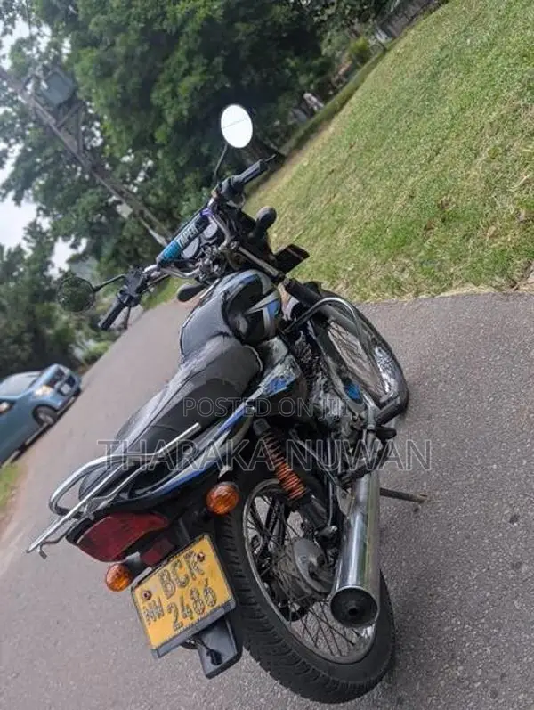 Bajaj CT100 2015