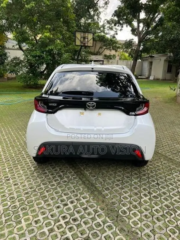 Toyota Yaris X 2025