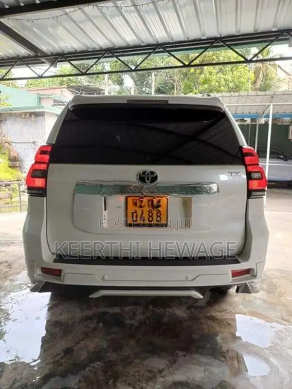Toyota Land Cruiser Prado TRJ 150 TXL 2023