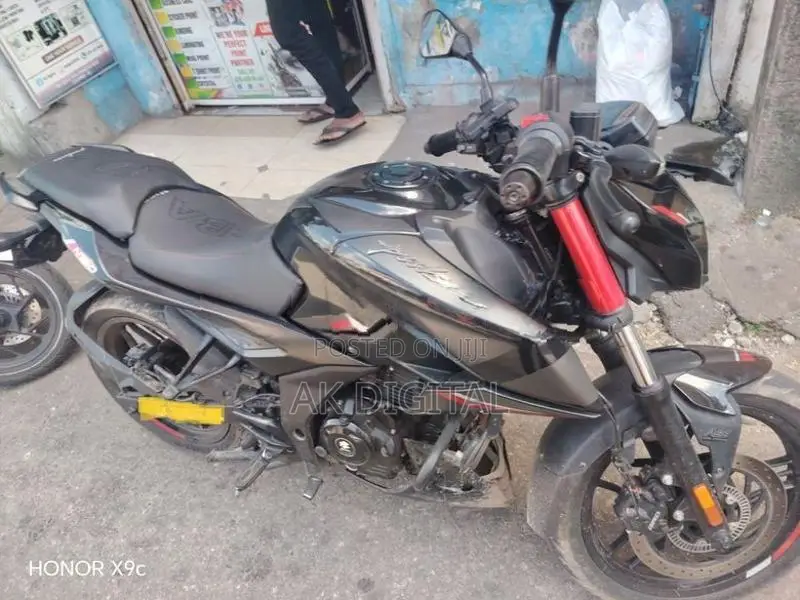 Bajaj Pulsar N160 2024