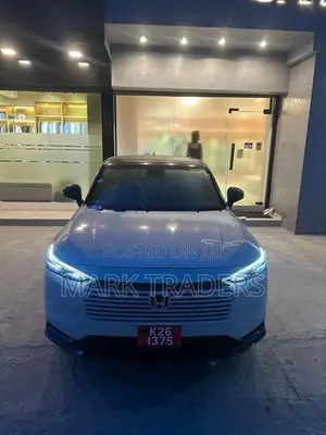 Honda Vezel Z Play Moonroof 2025
