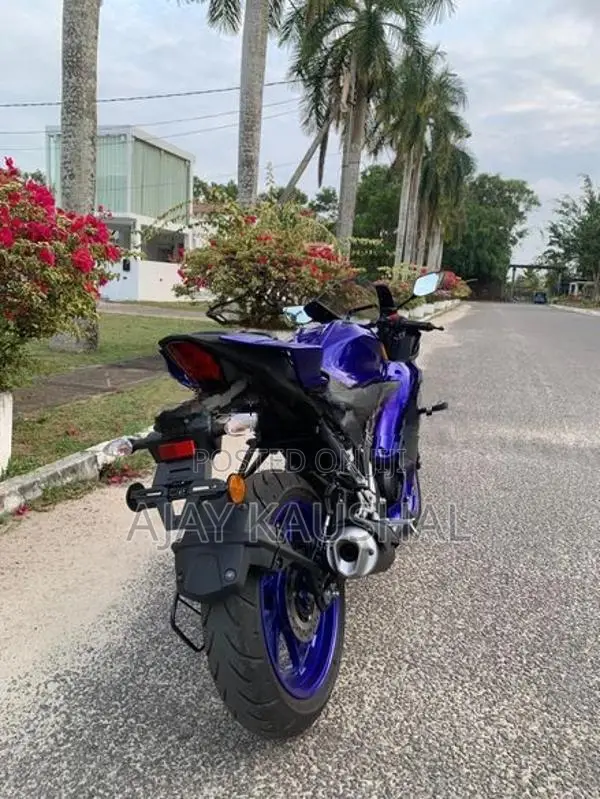Yamaha YZF R15 V4 2025