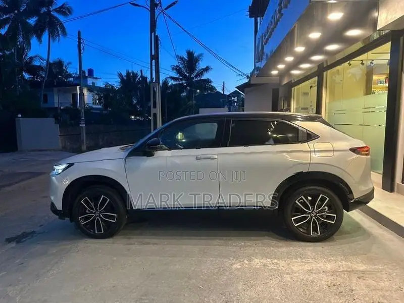 Honda Vezel Z Play Moonroof 2025