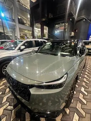 Honda Vezel Z Play Moonroof 2025