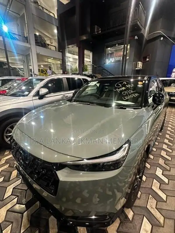 Honda Vezel Z Play Moonroof 2025