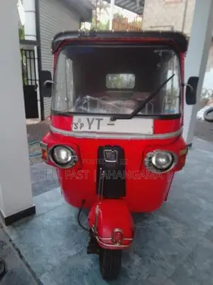 Bajaj RE 2011