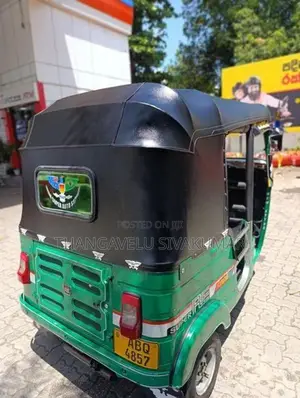 Bajaj RE 2017