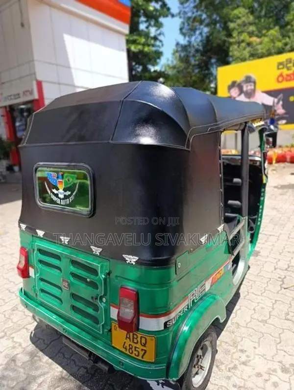Bajaj RE 2017