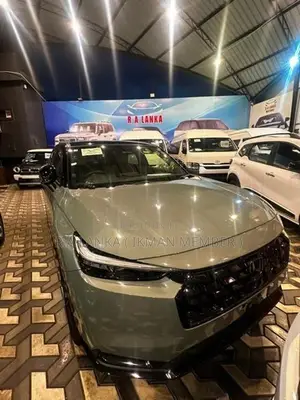 Honda Vezel Z Play Moonroof 2025