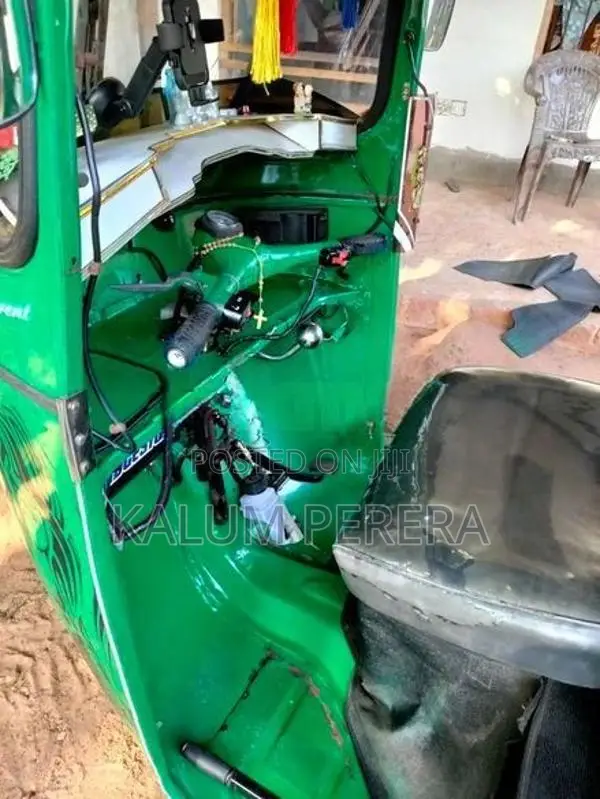 Bajaj RE 2005