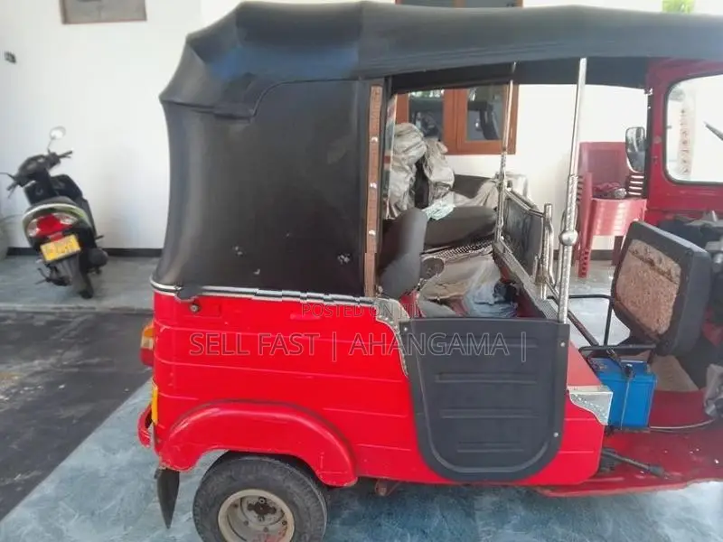 Bajaj RE 2011