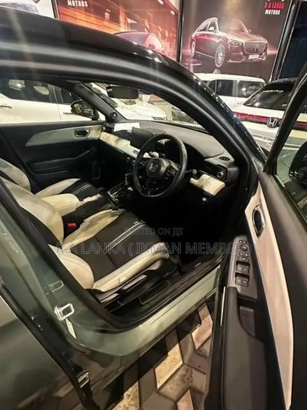 Honda Vezel Z Play Moonroof 2025