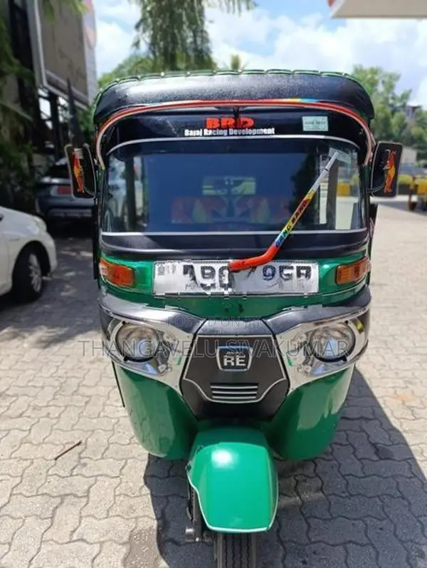 Bajaj RE 2017