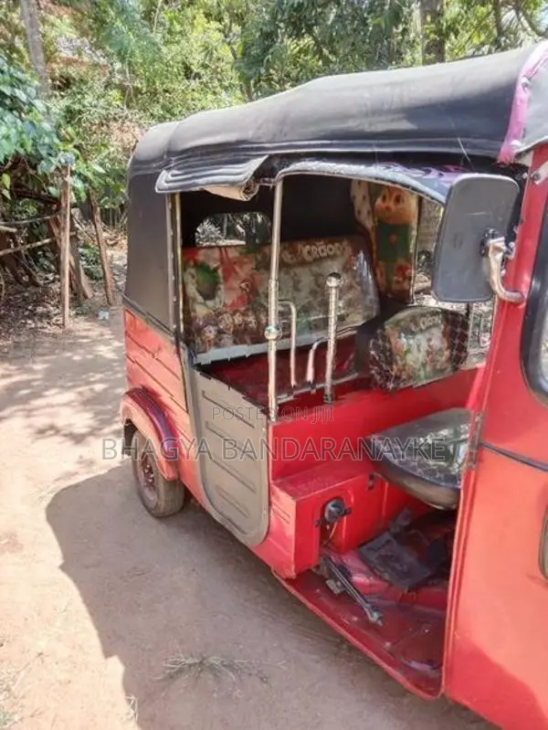 Bajaj RE 2014