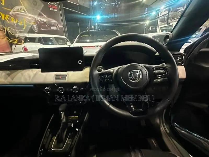 Honda Vezel Z Play Moonroof 2025