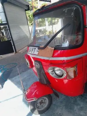 Bajaj RE 2011