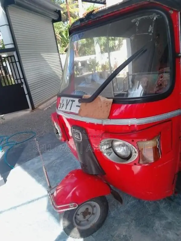 Bajaj RE 2011