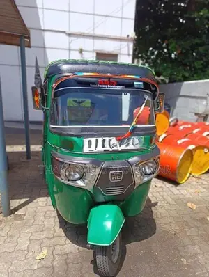Bajaj RE 2017