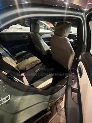 Honda Vezel Z Play Moonroof 2025