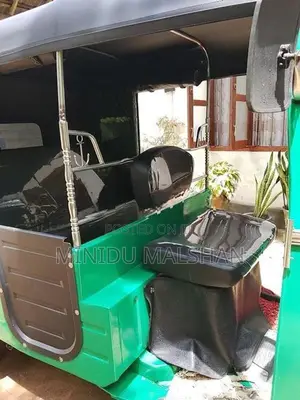 Bajaj RE three wheel 2000