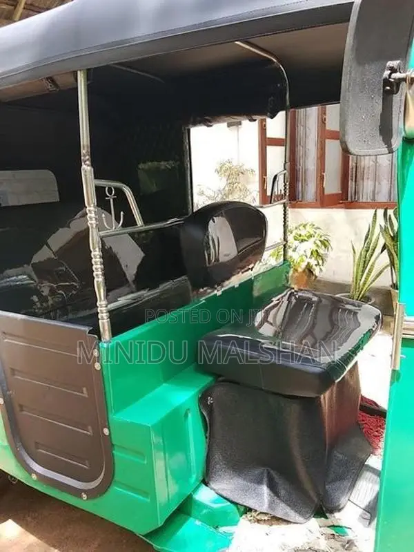 Bajaj RE three wheel 2000