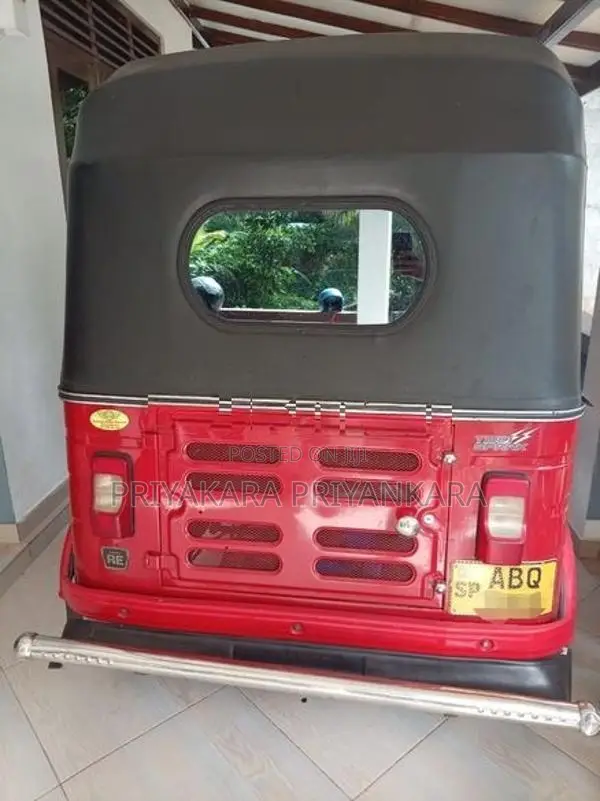 Bajaj RE 2017