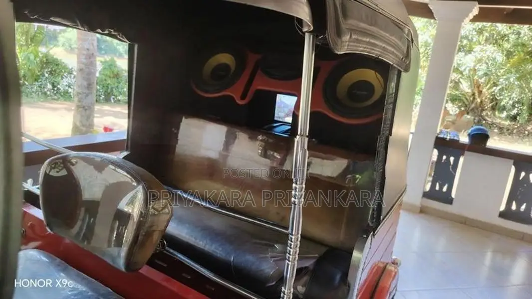 Bajaj RE 2017