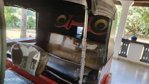 Bajaj RE 2017