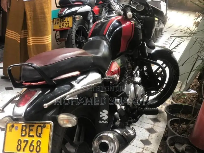 Bajaj V15 2017
