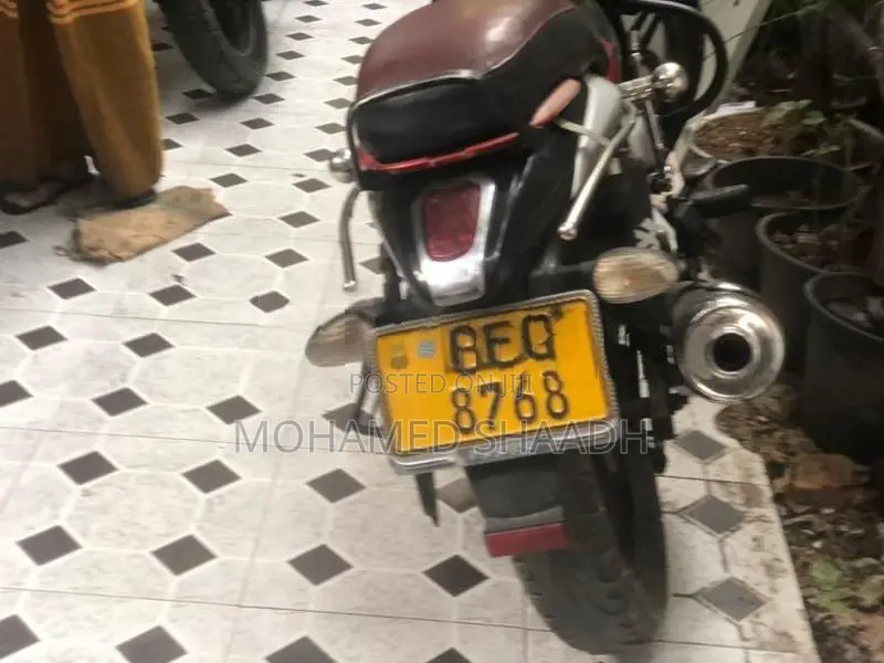 Bajaj V15 2017