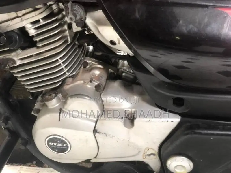 Bajaj V15 2017