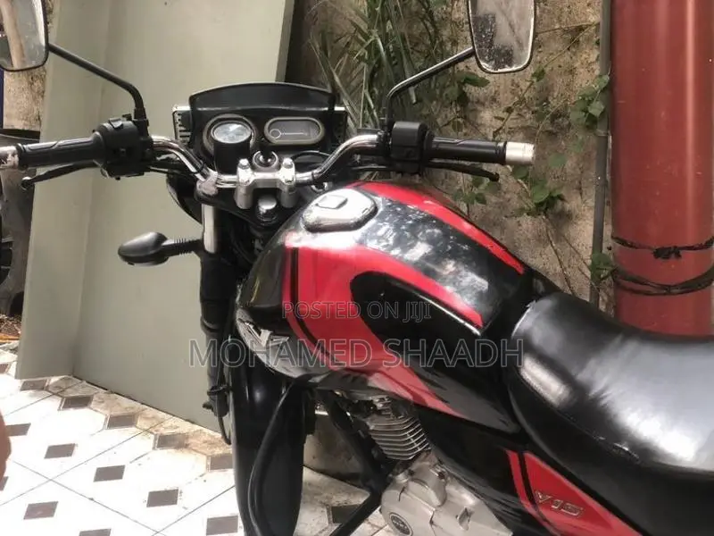 Bajaj V15 2017