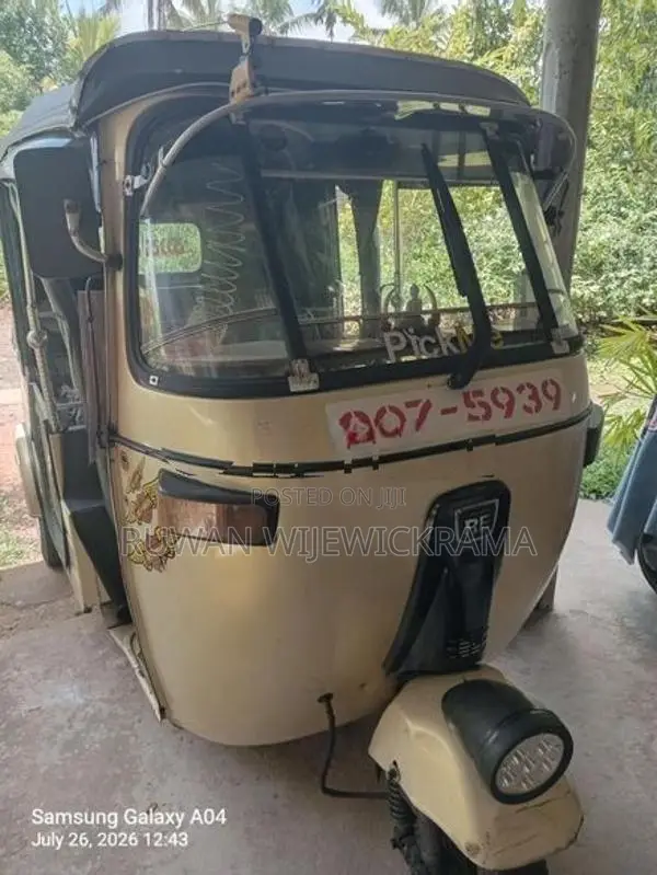 Bajaj RE 1999