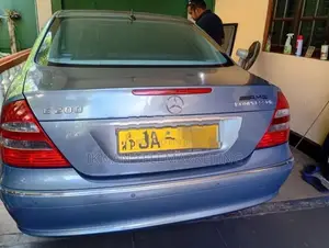Mercedes Benz E200 2004