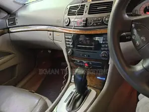Mercedes Benz E200 2004