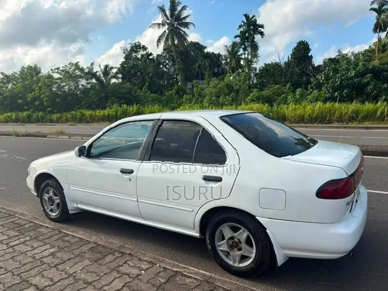 Nissan Sunny FB 14 1998
