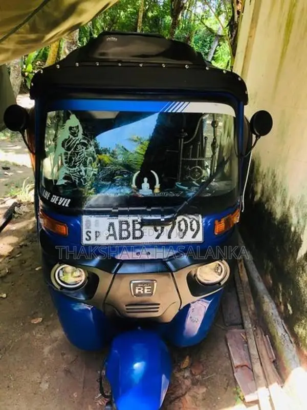 Bajaj RE 2015