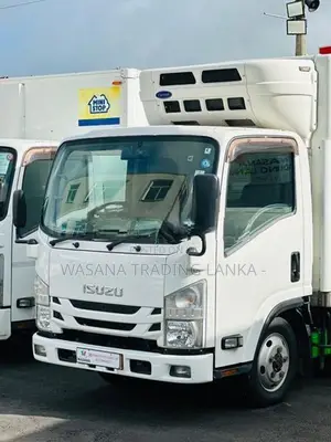 Isuzu Elf freezer 10.5FT 2017