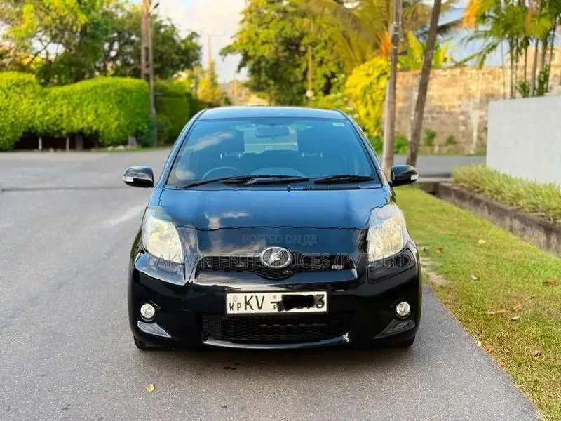 Toyota Vitz RS 1300 2010